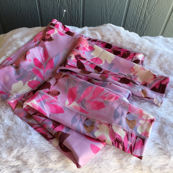 BSP Pink Floral Pattern Leggings with Media Pocket NWT - Picture 3 of 9